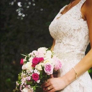 Essense of Australia D1639 wedding dress. Size 8